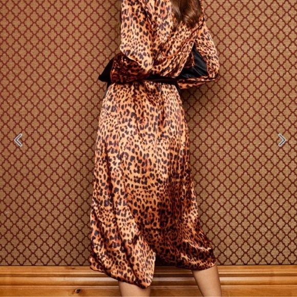 BNWT- We are HAH Solo Robe - Picture 2 of 13